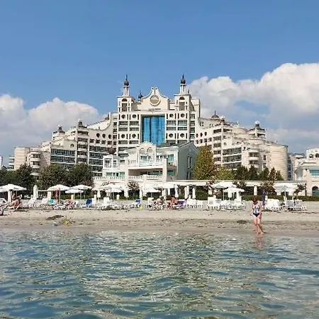 Апартамент Sunset C8-10 Поморие